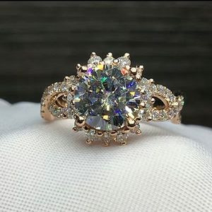 Women’s Gorgeous Elegant Round Cubic Zirconia Wedding Ring / Engagement Ring